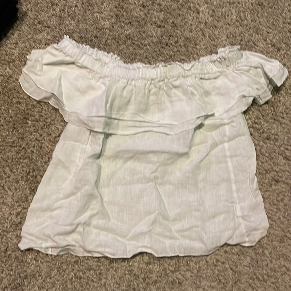 Beautiful Young Fabulous & Broke linen top 🤍
